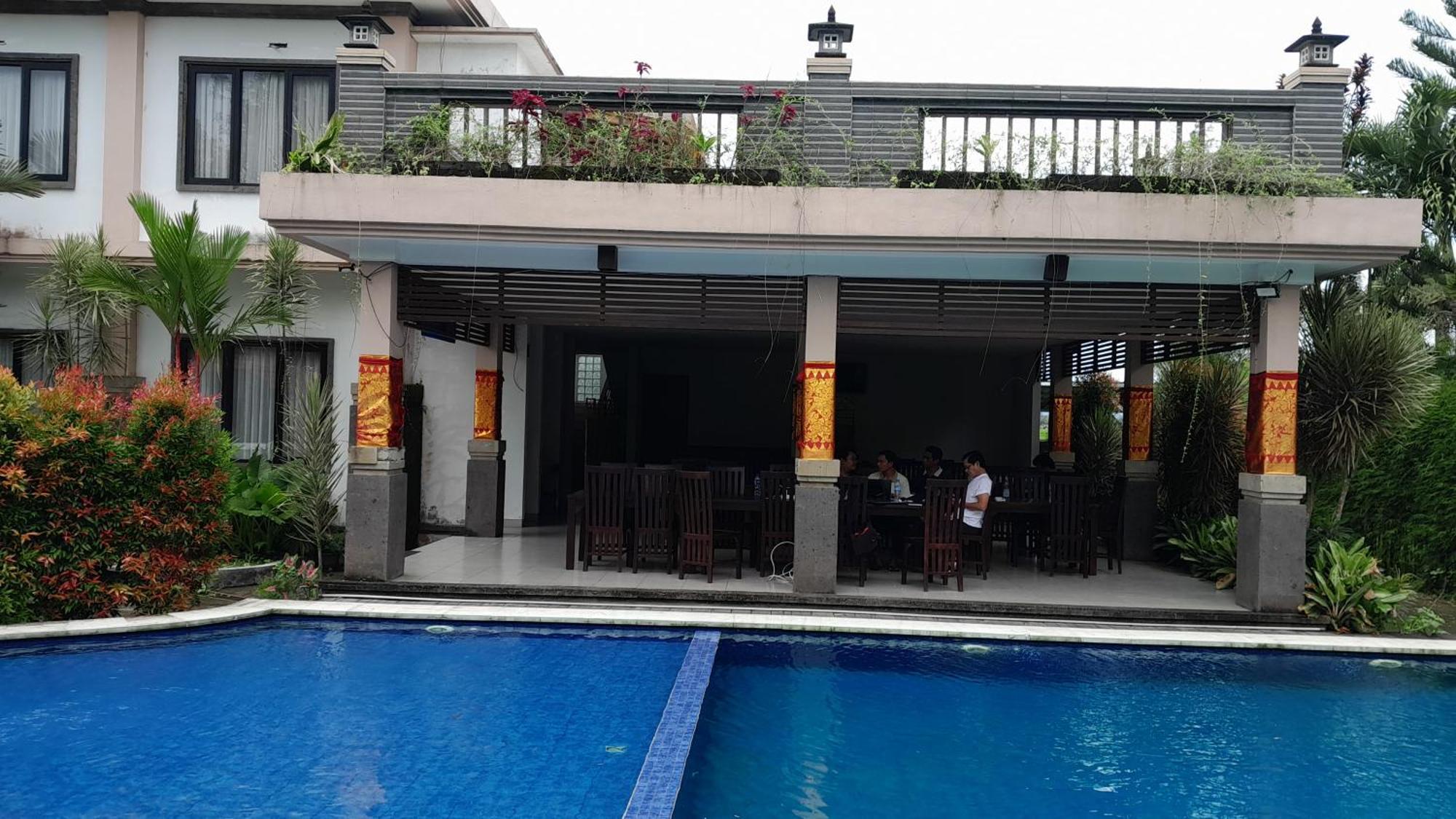 Hotel Dhyana Pura Kapal エクステリア 写真
