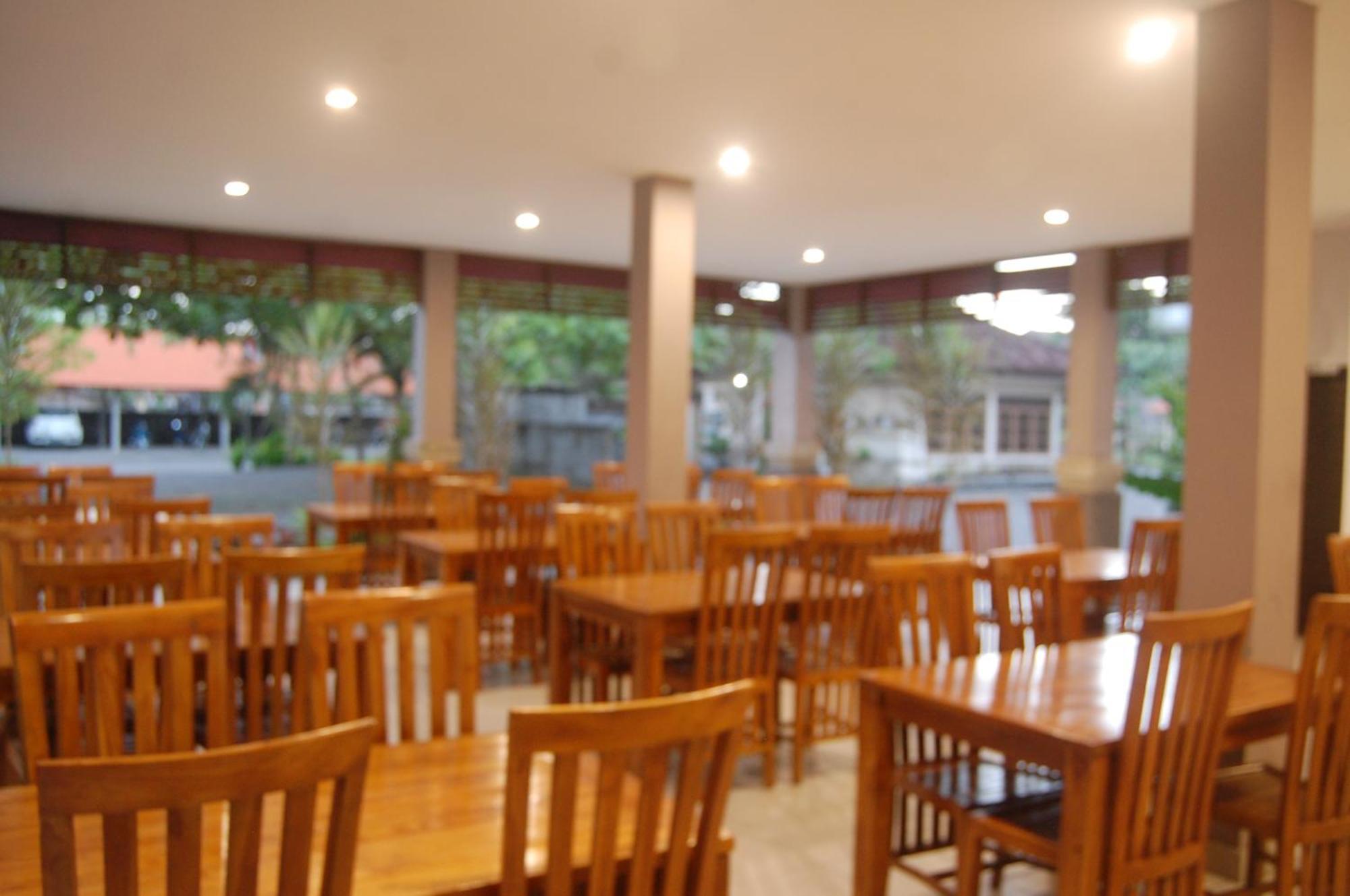 Hotel Dhyana Pura Kapal エクステリア 写真