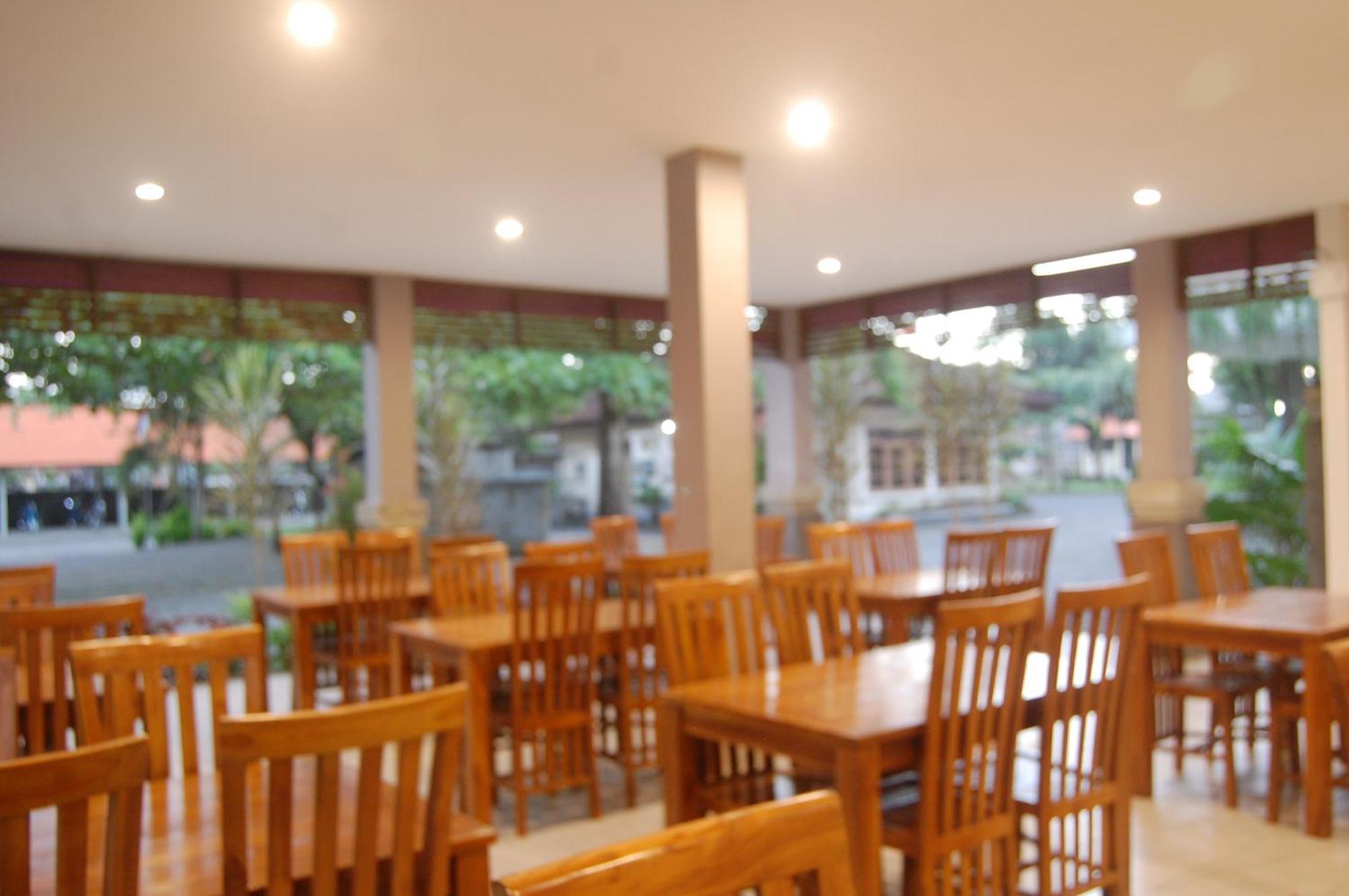 Hotel Dhyana Pura Kapal エクステリア 写真