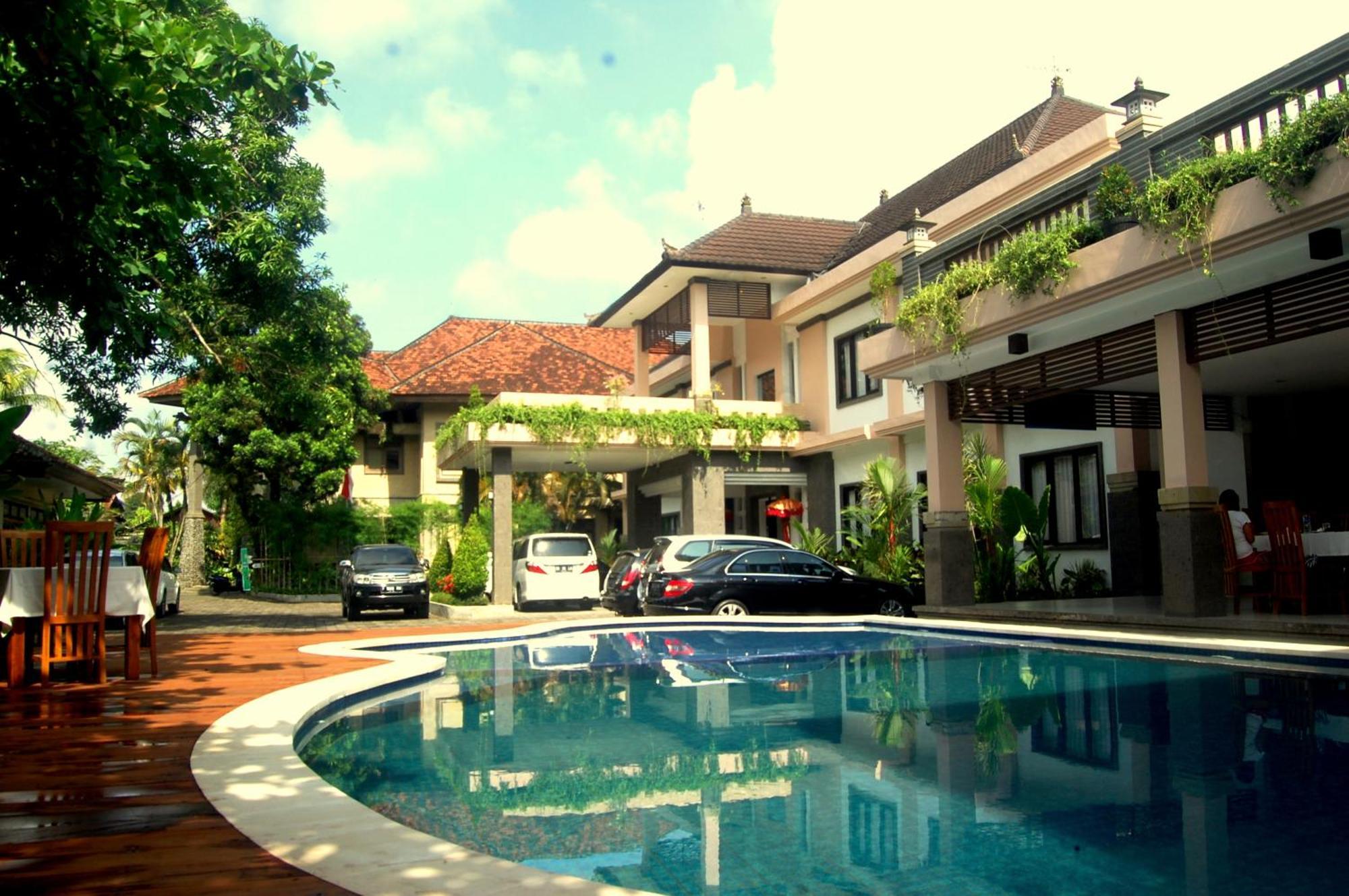 Hotel Dhyana Pura Kapal エクステリア 写真