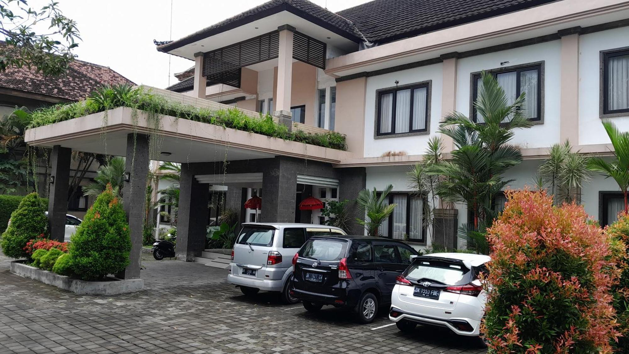 Hotel Dhyana Pura Kapal エクステリア 写真