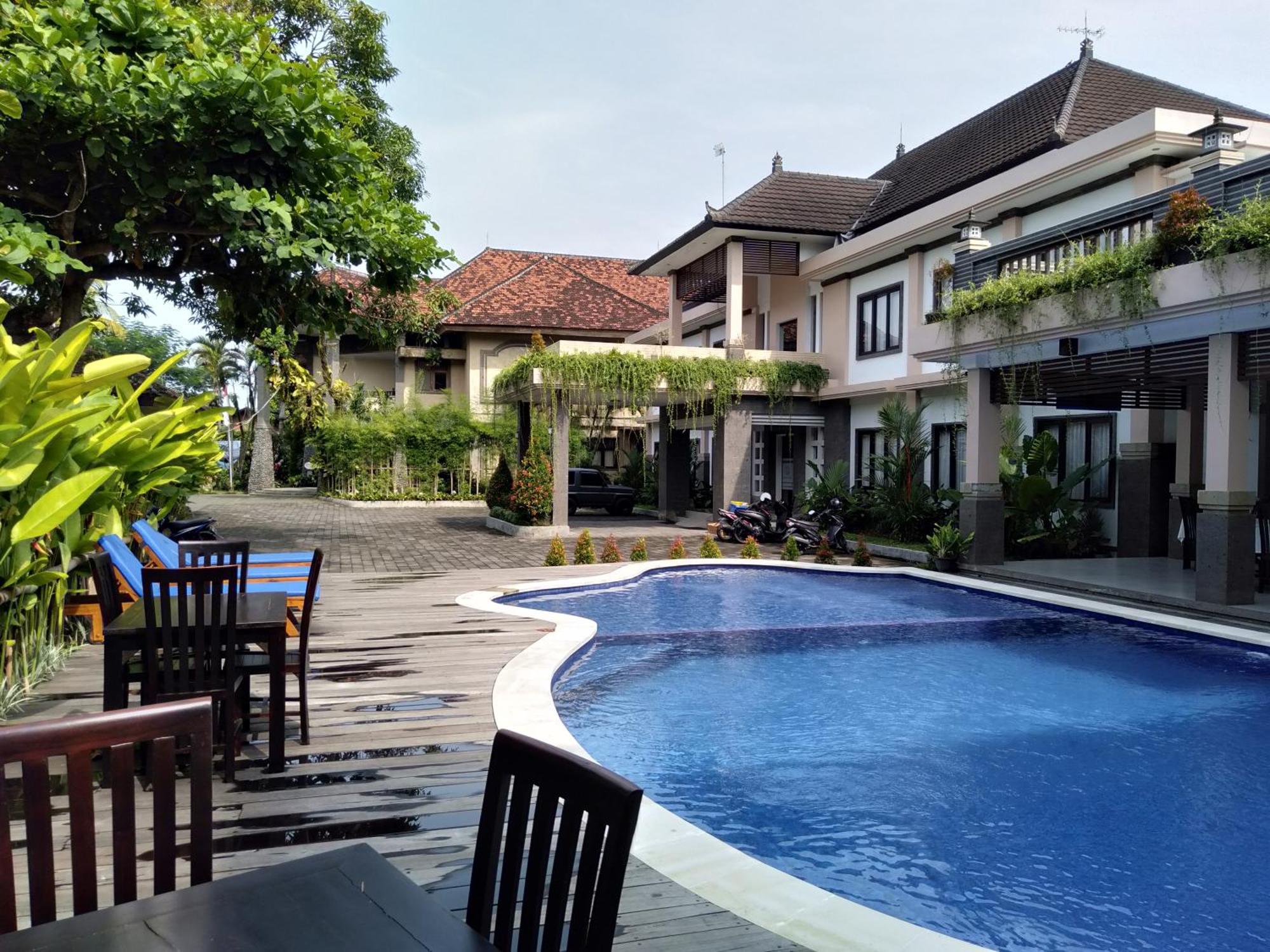 Hotel Dhyana Pura Kapal エクステリア 写真
